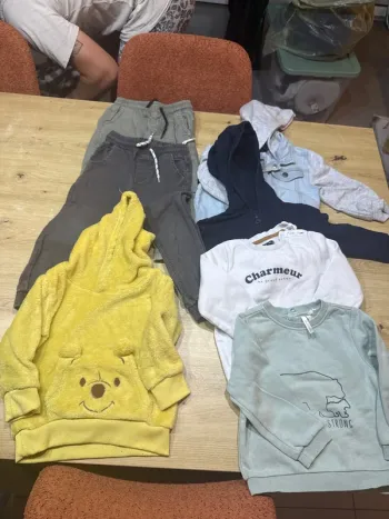 Lot de vêtements garçon taille 24 mois