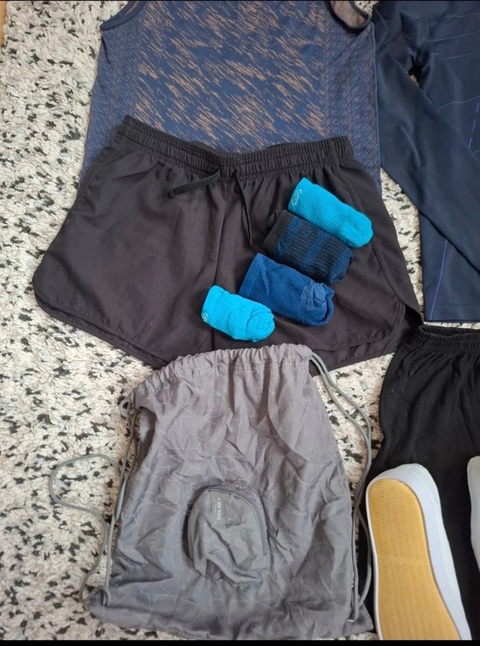 Lot 13 vêtements de sport - photo numéro 2