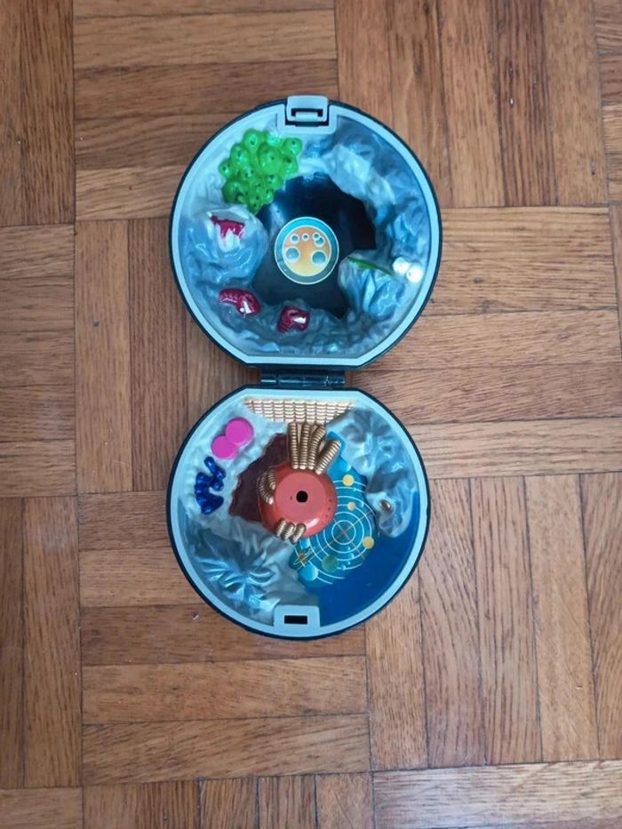 Jouet style Polly pocket espace