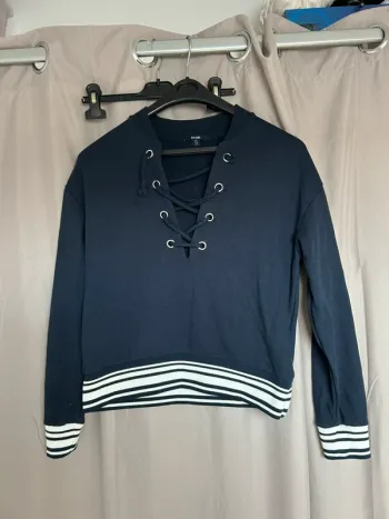 Pull bleu