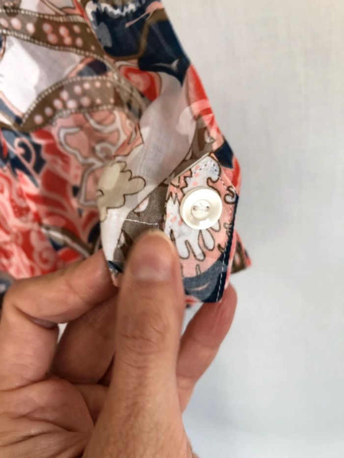 Chemise tons de rouge et noir fleurie taille 48 Damart bon état - photo numéro 10