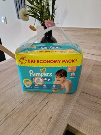 Couches pampers taille 3