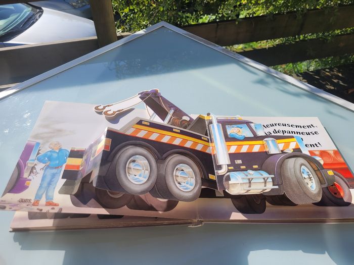 Superbe livre Pop-up Vrrroum! Mango jeunesse, À chaque page, un camion surgit! - photo numéro 8