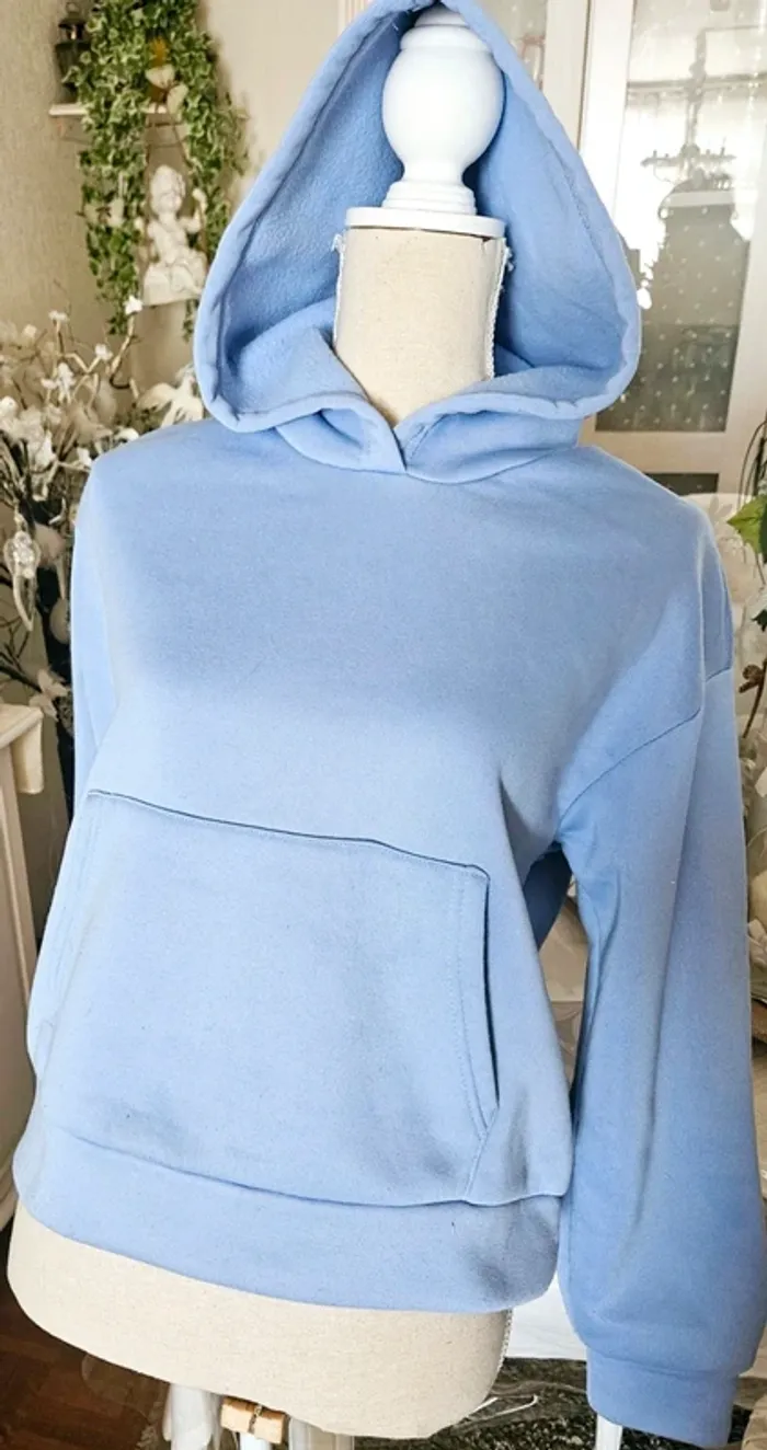 Sweat bleu ciel à capuche Shein Taille 36 ( plutôt M/L) Neuf - photo numéro 2