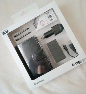 Coffret Nintendo 3DS neuf avec accessoires 