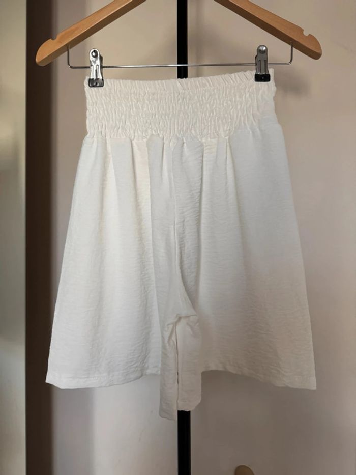 Short fluide blanc avec taille smockée - photo numéro 3