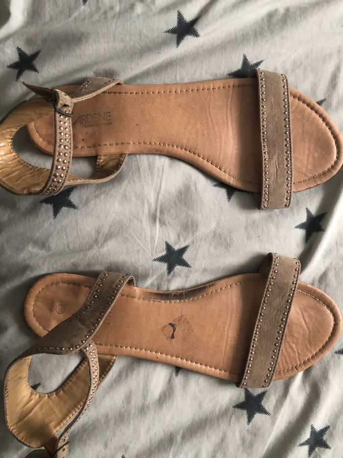 Jolie sandale confortable taille 40/41 - photo numéro 2