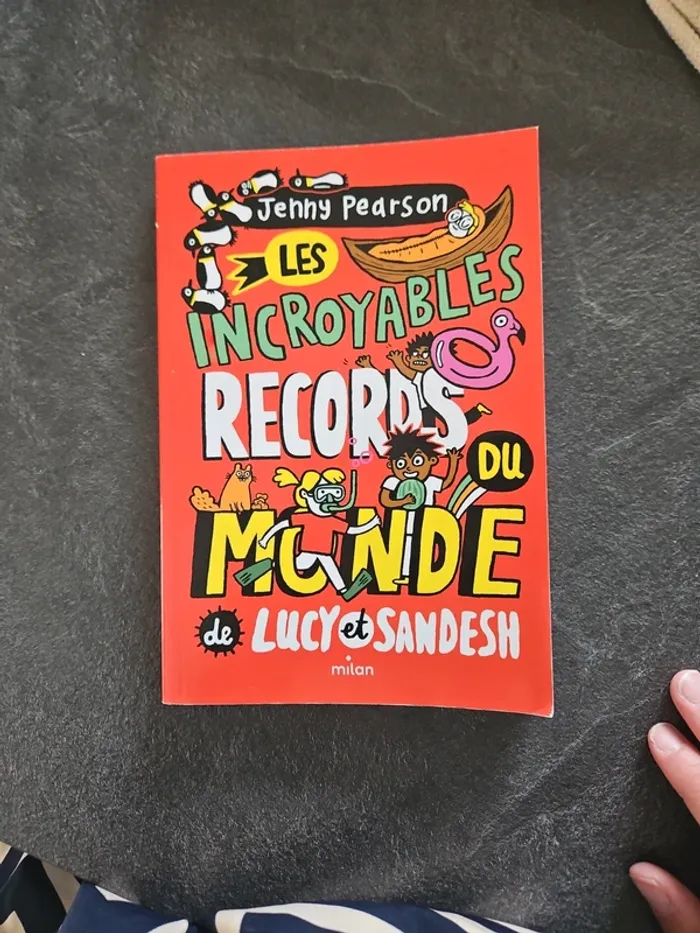 Livre les incroyables records du monde de Lucy et Sandesh