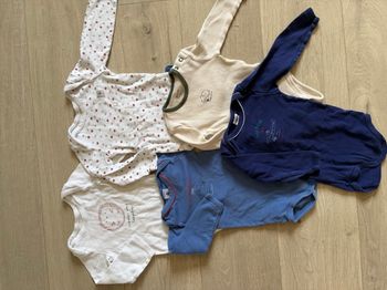Lot de bodies taille 12 mois