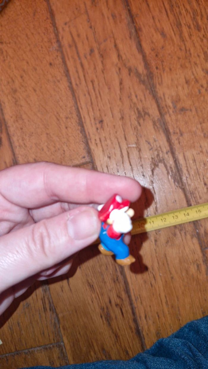 Toute petite figurine de Mario - photo numéro 3