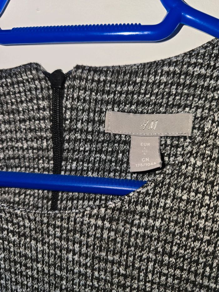 Robe noir et blanche - photo numéro 2