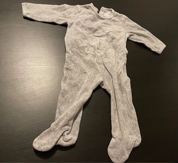 Pyjama Vertbaudet gris et blanc 9 mois
