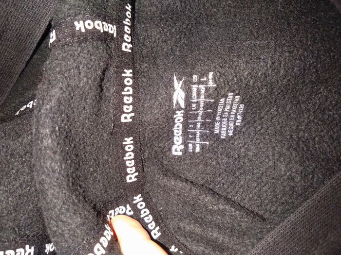Sweat à capuche Reebok noir avec zip – Garçon 13-14 ans – Très bon état - photo numéro 3