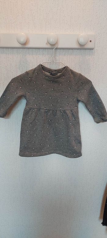 Jolie tunique/sweat bébé fille 18 mois Kiabi grise petites cerises très bon état