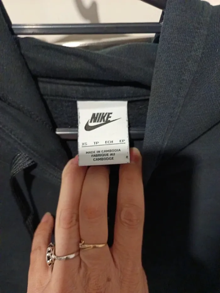 Lot sweat à capuche et ter shirt - photo numéro 4