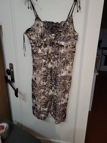 Robe a bretelles ici et maintenant