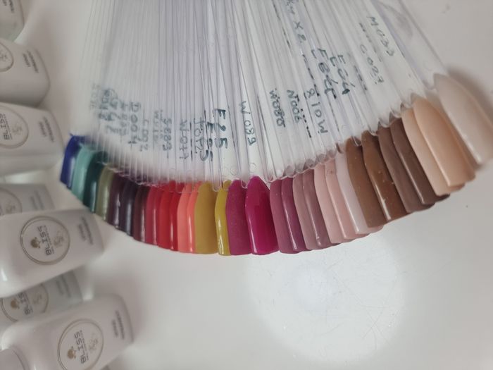 Lot 21 vernis semi-permanent hypoallergénique  professionnel - photo numéro 4