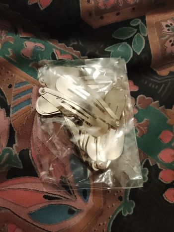 lot de barrettes à cheveux dorées neuf.