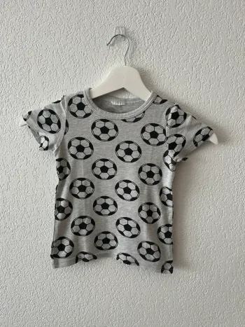 T-shirt H&M garçon 2 ans – gris motif ballons de foot