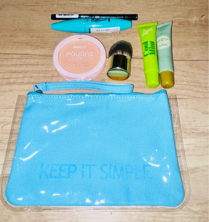 Lot maquillage poudre, gloss, liner et mascara - photo numéro 2