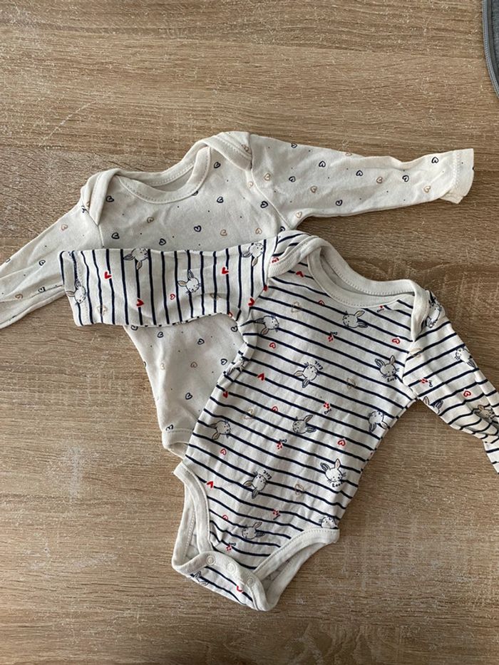 Lot de 5 body manches longues - taille 1 mois. - photo numéro 3