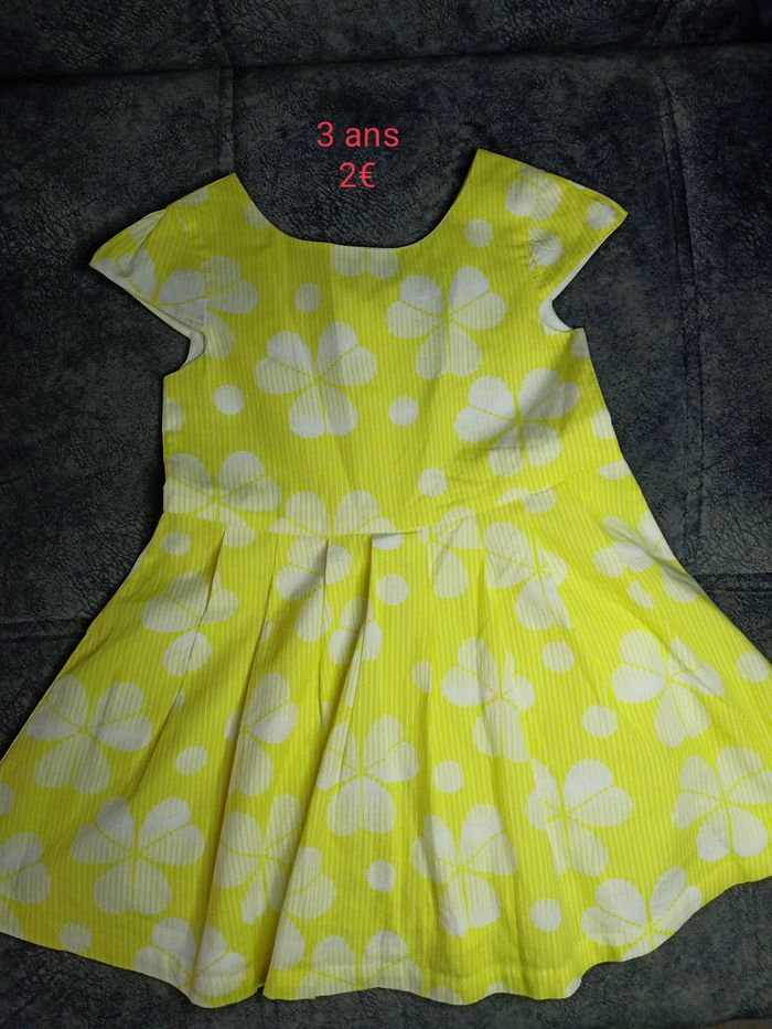 Lot de vêtements fille de 2.3.4 ans - photo numéro 9