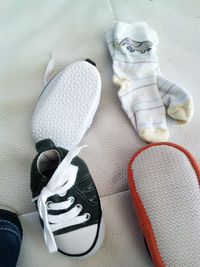 Lot de 5 paires de chaussons / chaussures bébé + 1 paire de chaussettes - photo numéro 6