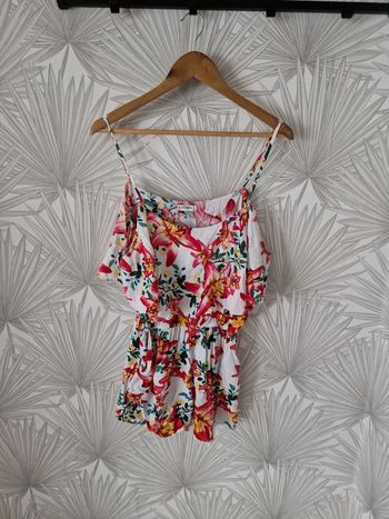 Jolie combinaison short fleuris taille 40 et 42