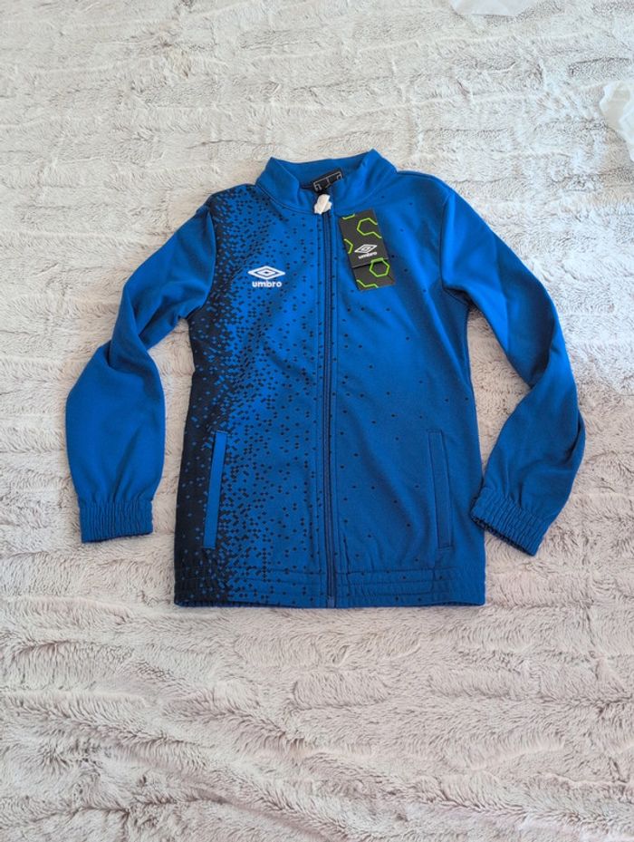 Gilet umbro bleu. Neuf. 10 ans