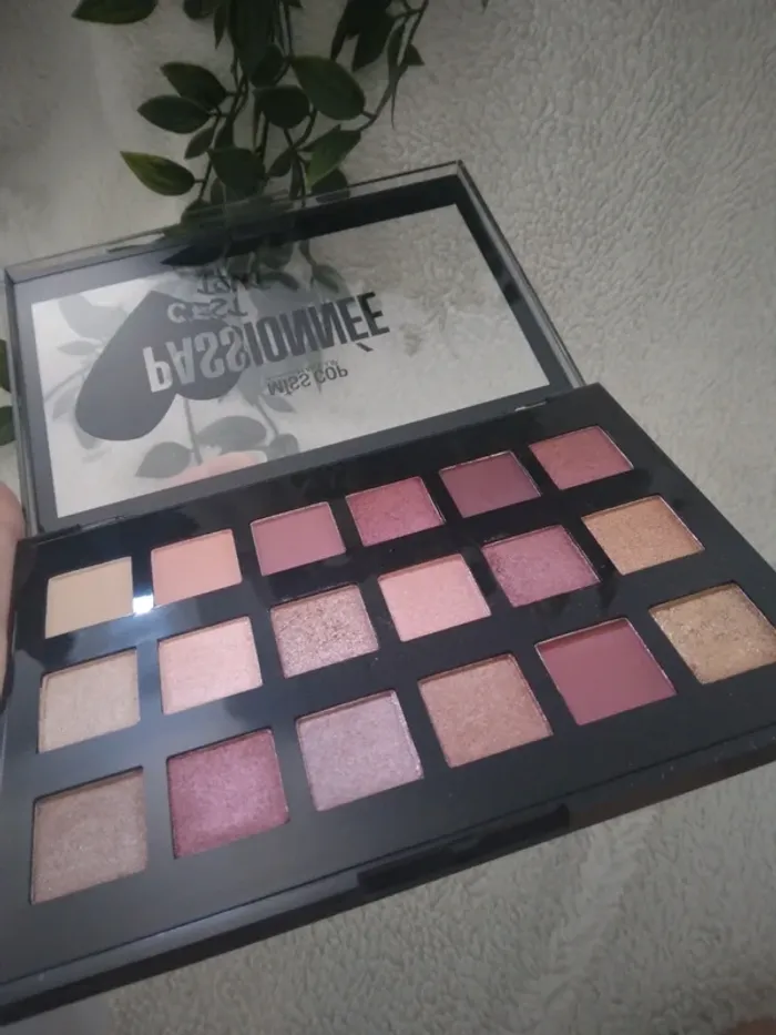 🌸Palette maquillage neuve couleur rose/rouge/dorée🌸 - photo numéro 9