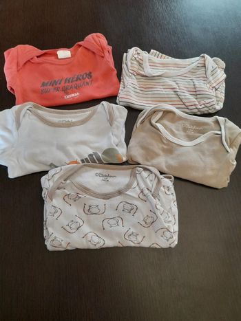 Lots de 5 bodies 74 cm 1 en 71 cm