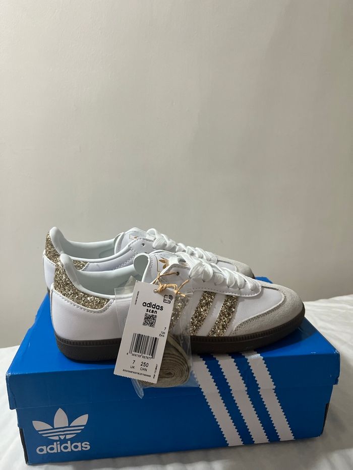 Basket adidas pailleté - photo numéro 3
