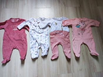 Lot de 4 pyjamas taille 3 mois