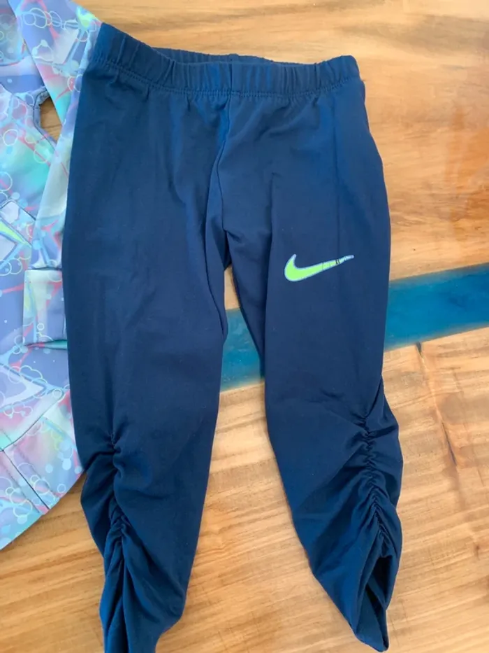 Survêtement Nike taille 3/4 ans - photo numéro 4