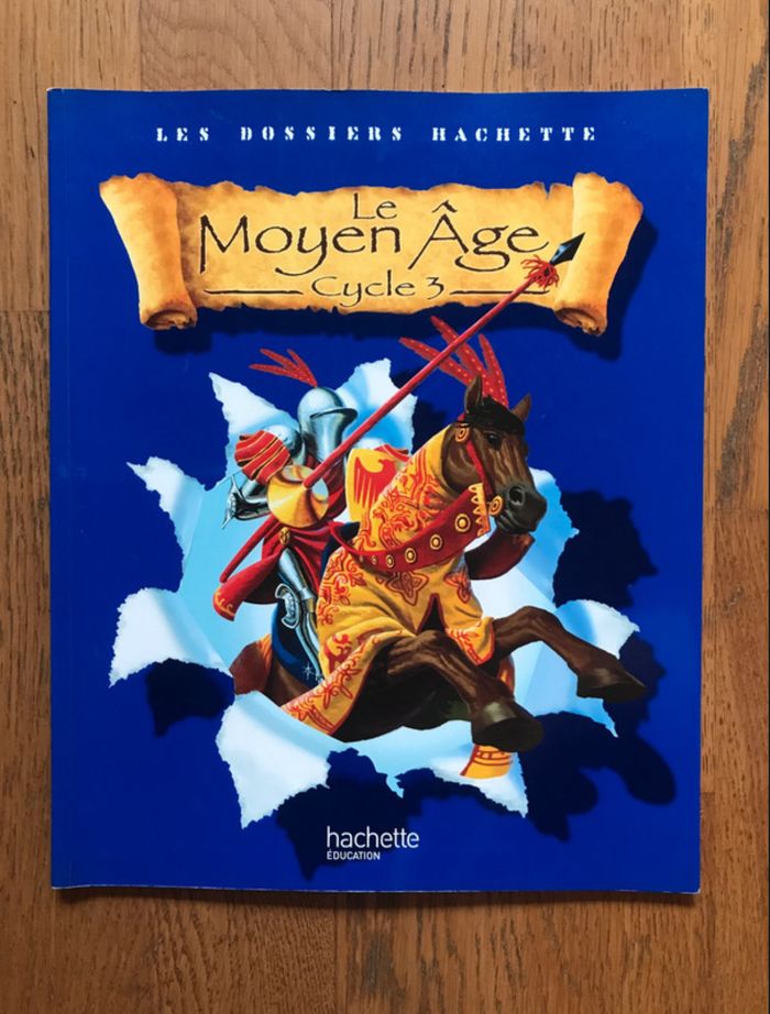 Les Dossiers Hachette Histoire - Le Moyen-Âge - Livre de l'élève