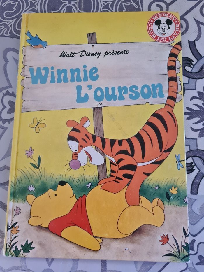 Livre Winnie L'ourson 
Bon état