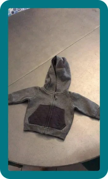 Sweat zippé a capuche