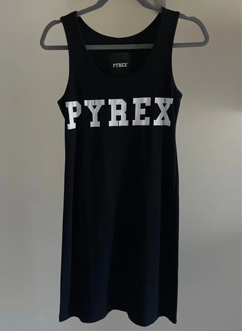 Robe noire à col rond