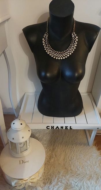 Collier plastron coloris doré gros strass TBE 📿