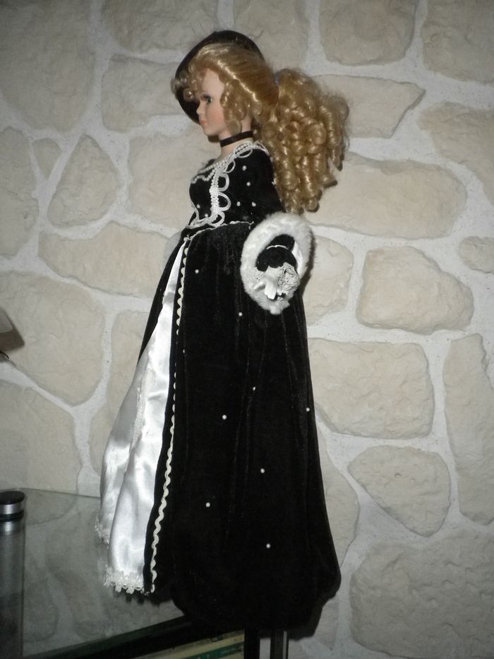 Poupée porcelaine Diane de Poitiers - photo numéro 4