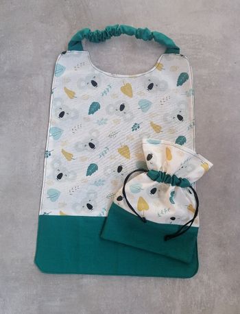 Serviette élastique et son pochon assorti