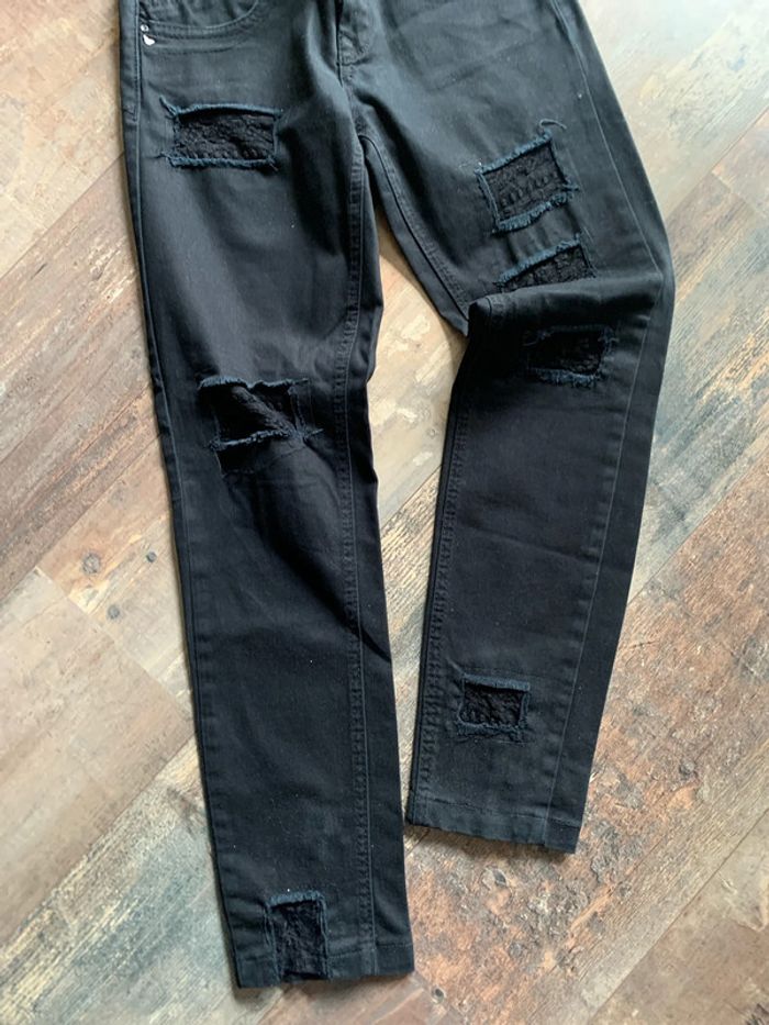 Jeans noir troués jolies poches arrière - photo numéro 2