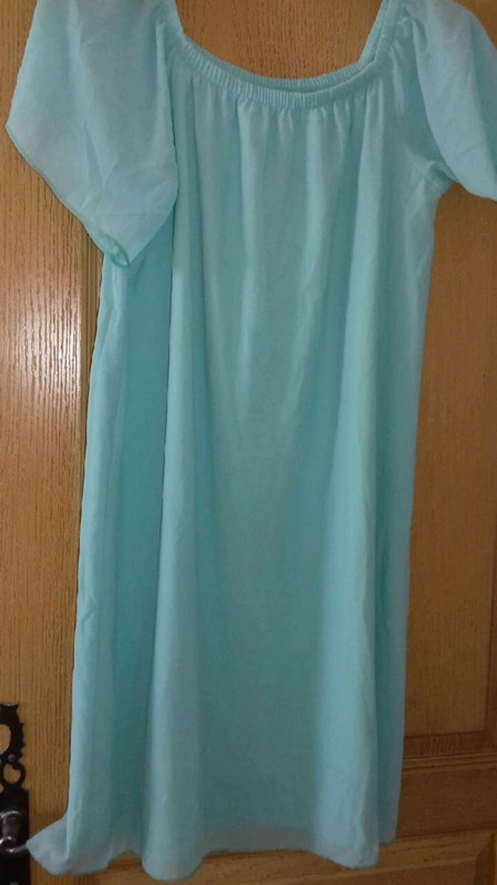 Robe vert d'eau voile longueur genou taille 42