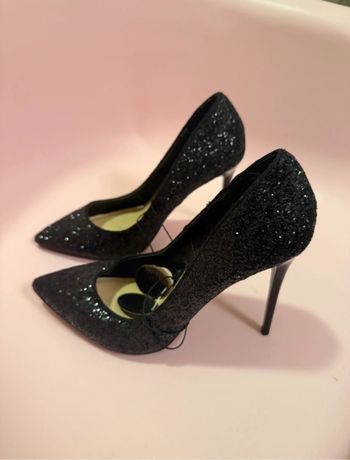 Paire d’escarpins noirs pailletés