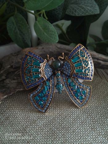 Broche papillon avec pierre naturelle d'agate mousse