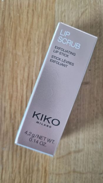 Kiko stick lèvres exfoliant neuf 🥰
