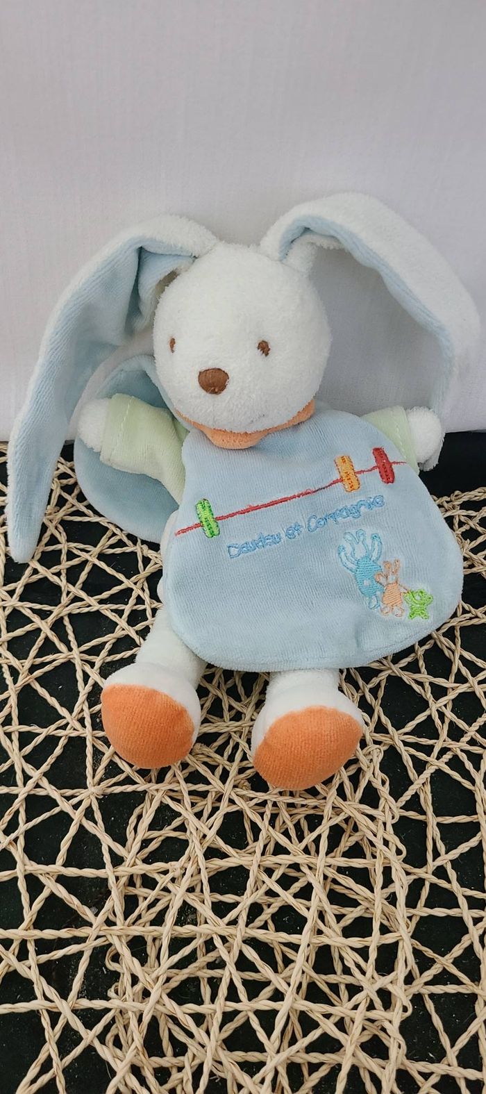 Doudou lapin Eliot cape bleu DOUDOU ET COMPAGNIE