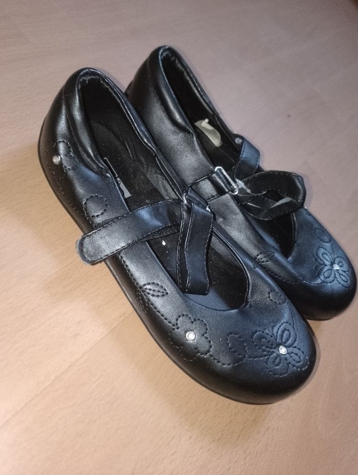 Chaussures soulier 34 noir neuve