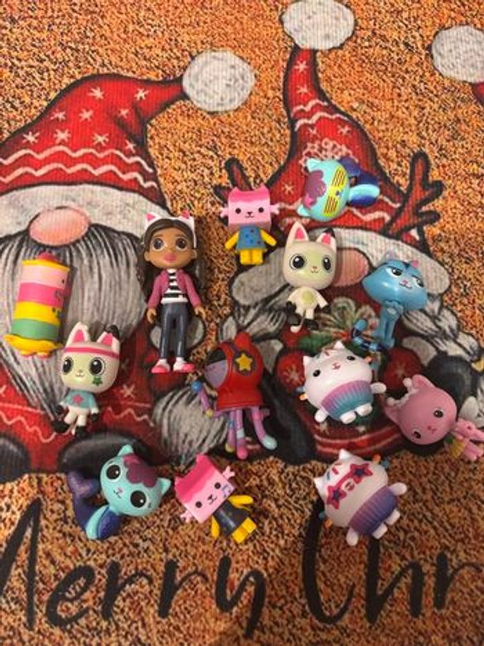 13 figurines gabby chat