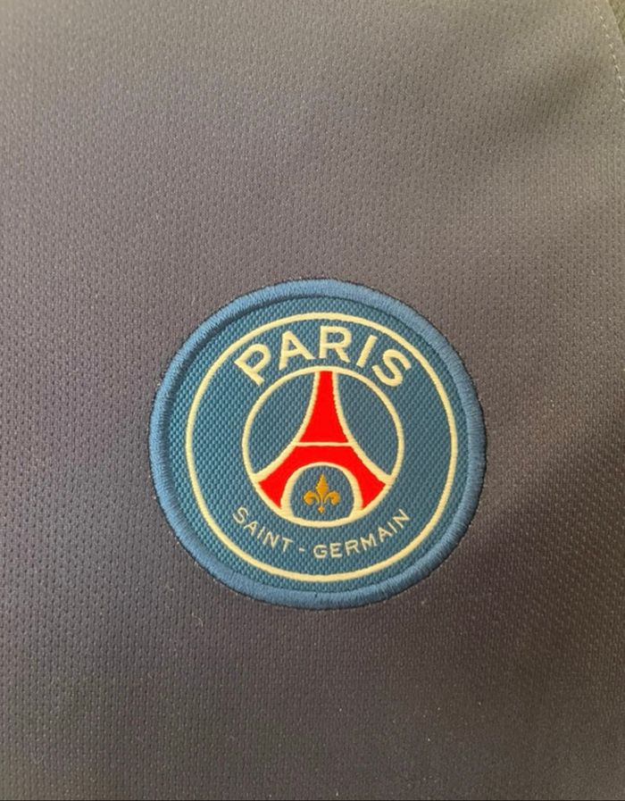 Maillot football Nike Paris - taille 10/12 ans - photo numéro 2
